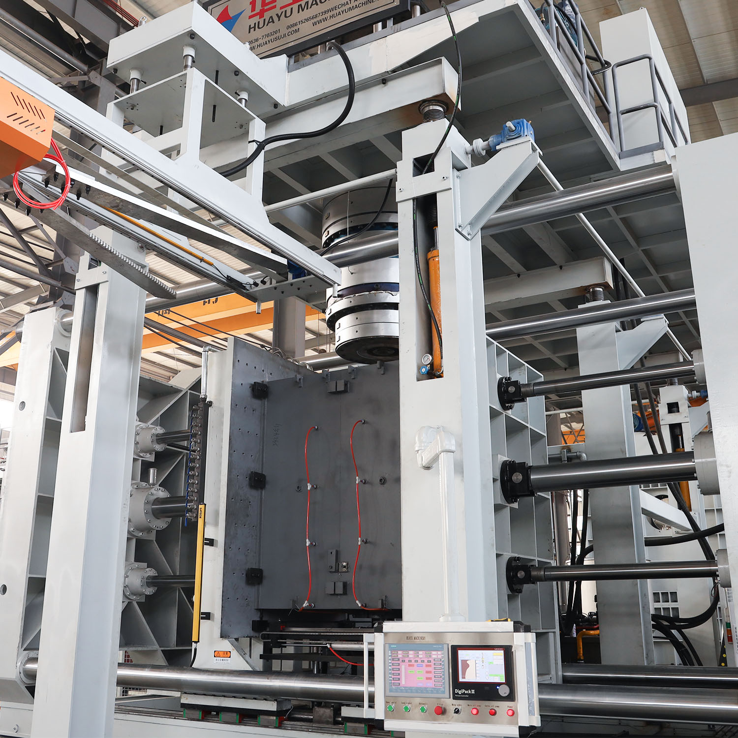 中空吹塑機(jī)的創(chuàng)新與未來發(fā)展：智能化轉(zhuǎn)型的浪潮3