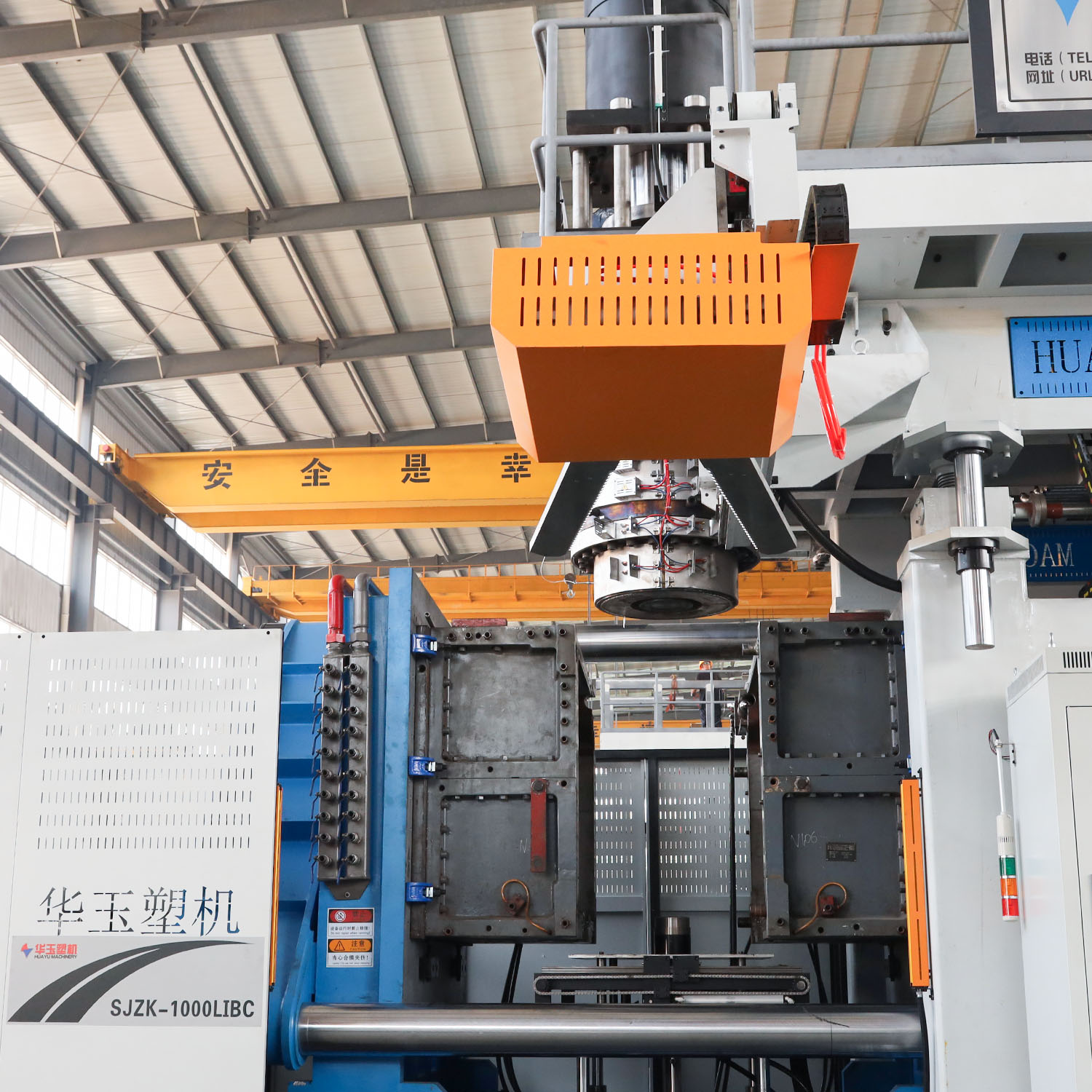 華玉10000L——30000L吹塑機(jī)  10000L4層